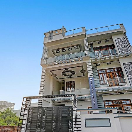 Townhouse Relax Inn Chinhat Bagian luar foto