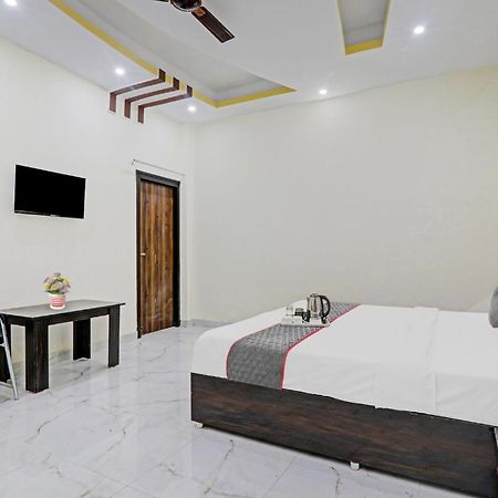 Townhouse Relax Inn Chinhat Bagian luar foto