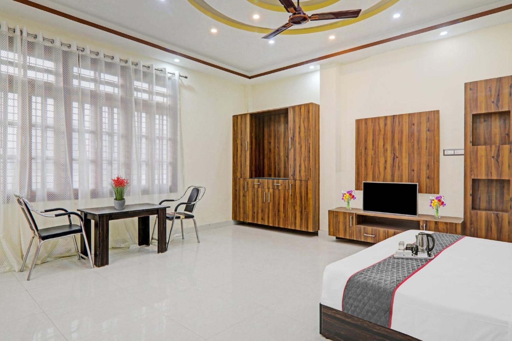 Townhouse Relax Inn Chinhat Bagian luar foto